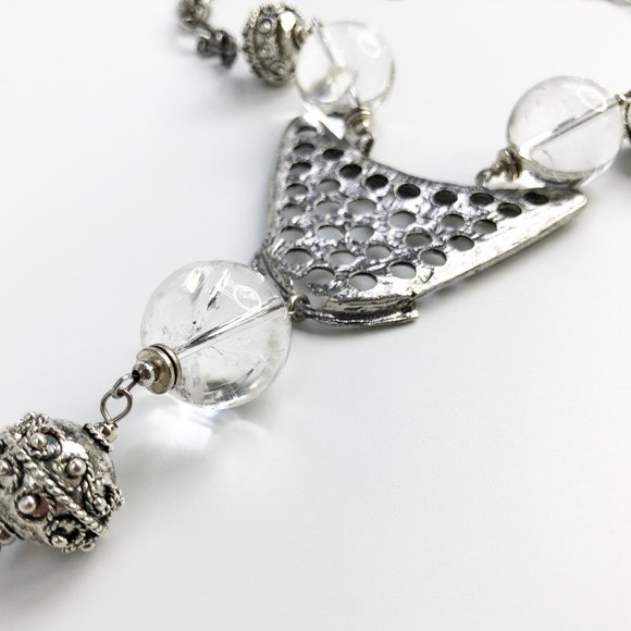 Bold statement bib necklace, large accent avant garde necklace - Picture 3 of 11